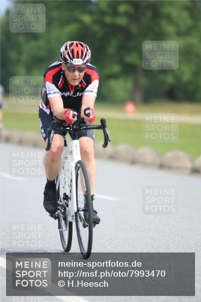 15.06.2025 - 27. Vierlanden-Triathlon H.Heesch http://msf.ph/oto/7993470 15.06.2025 10:24:53 Radfahren 231, 494, 523 meine-sportfotos.de