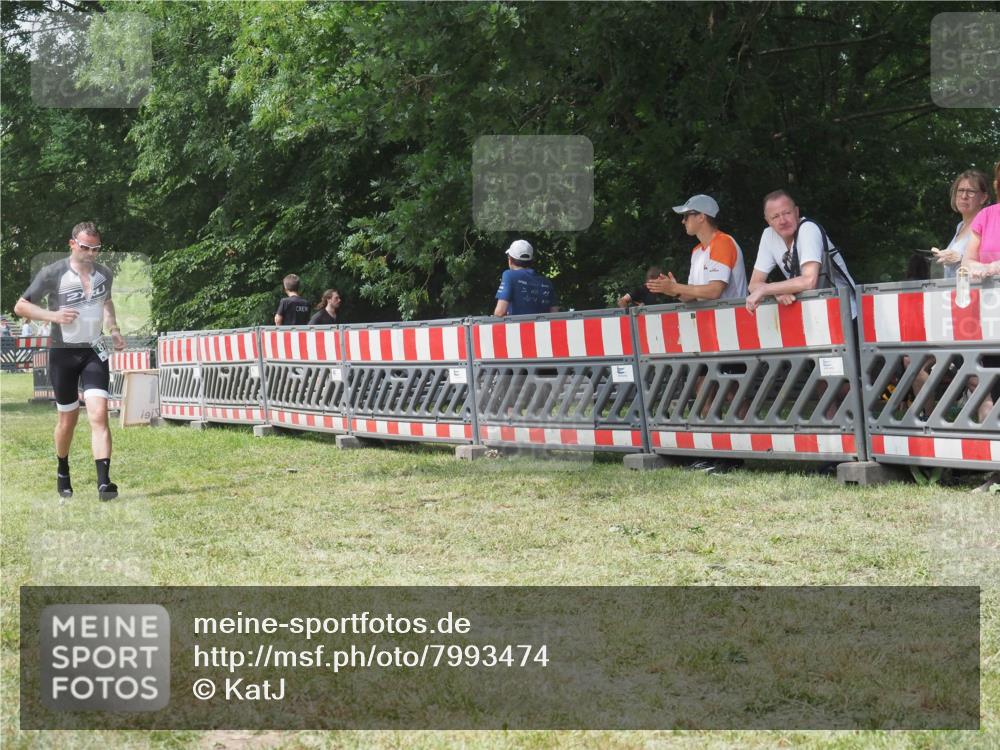21.06.2025 - 27. Vierlanden-Triathlon KatJ http://msf.ph/oto/7993474 15.06.2025 12:34:31 Ziel 50, 874 meine-sportfotos.de