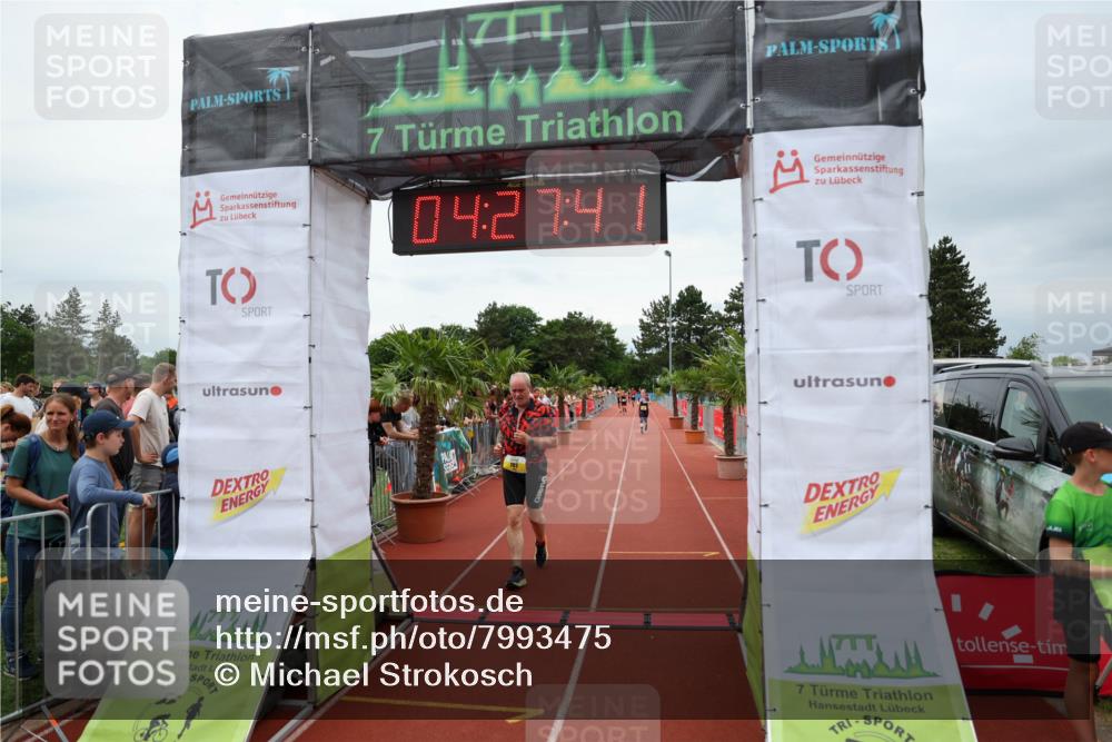 15.06.2025 - 7 Türme Triathlon Michael Strokosch http://msf.ph/oto/7993475 15.06.2025 14:27:41 Ziel 702 meine-sportfotos.de
