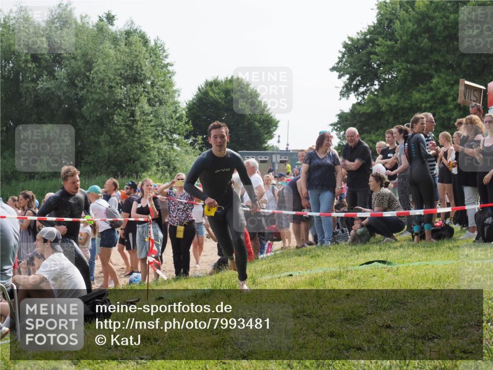 15.06.2025 - 27. Vierlanden-Triathlon KatJ http://msf.ph/oto/7993481 15.06.2025 09:54:25 Schwimmen 253, 255, 261, 302, 337, 342, 354 meine-sportfotos.de