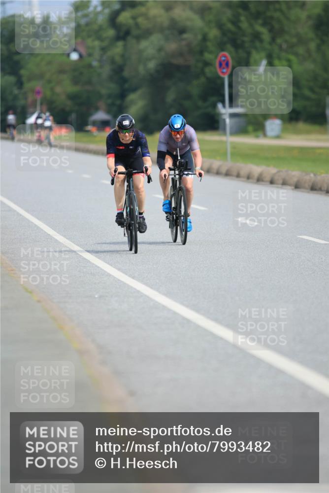 15.06.2025 - 27. Vierlanden-Triathlon H.Heesch http://msf.ph/oto/7993482 15.06.2025 10:25:18 Radfahren 2, 8, 216, 223, 444, 471, 593 meine-sportfotos.de
