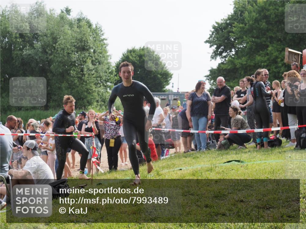 15.06.2025 - 27. Vierlanden-Triathlon KatJ http://msf.ph/oto/7993489 15.06.2025 09:54:25 Schwimmen 253, 255, 261, 302, 337, 342, 354 meine-sportfotos.de