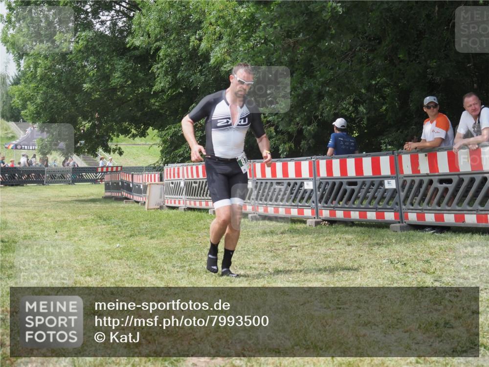 21.06.2025 - 27. Vierlanden-Triathlon KatJ http://msf.ph/oto/7993500 15.06.2025 12:34:33 Ziel 874 meine-sportfotos.de