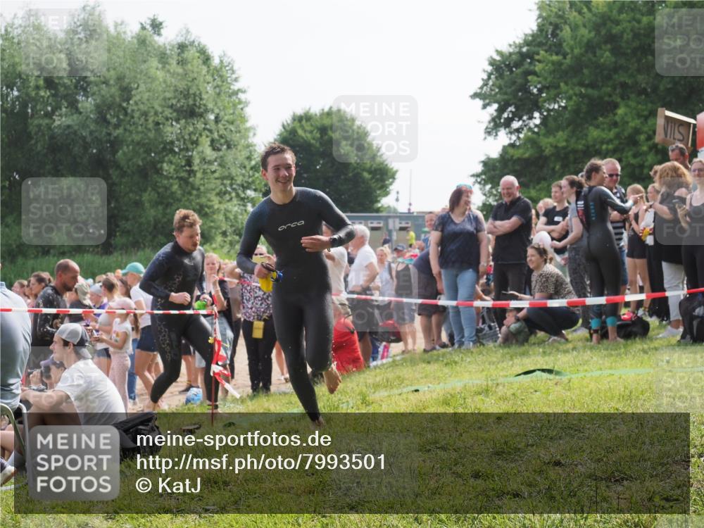 15.06.2025 - 27. Vierlanden-Triathlon KatJ http://msf.ph/oto/7993501 15.06.2025 09:54:25 Schwimmen 253, 255, 261, 302, 337, 342, 354 meine-sportfotos.de