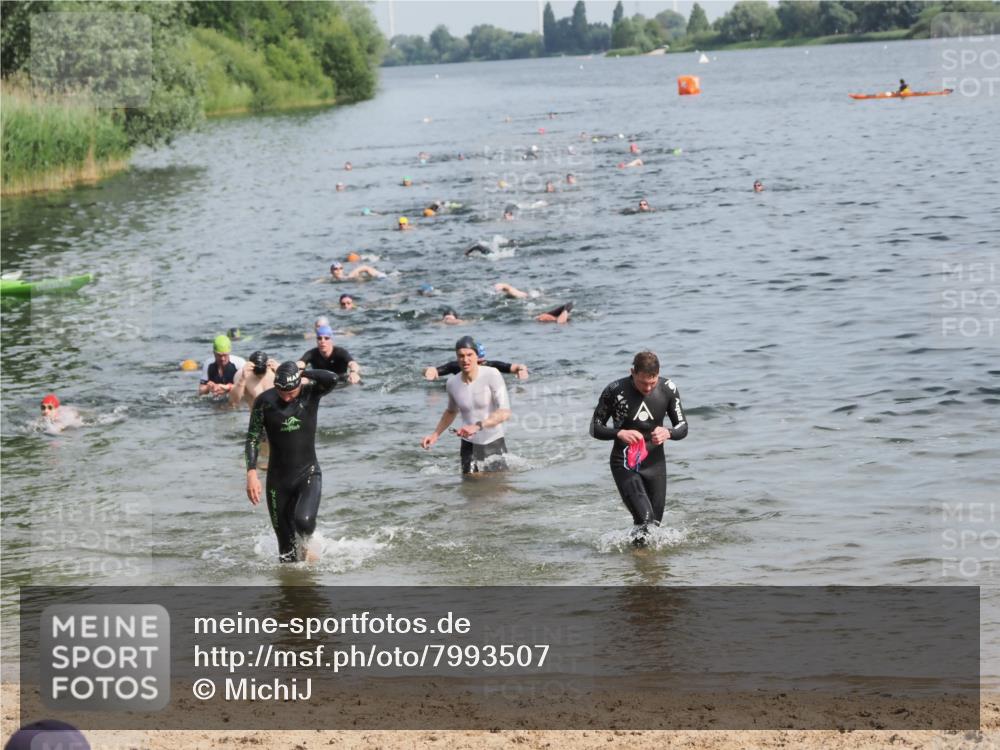 21.06.2025 - 27. Vierlanden-Triathlon MichiJ http://msf.ph/oto/7993507 15.06.2026 09:55:37 Schwimmen 272, 273, 300, 329, 548 meine-sportfotos.de