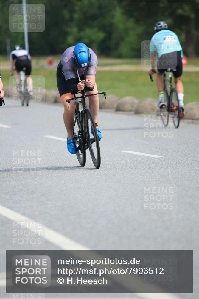 15.06.2025 - 27. Vierlanden-Triathlon H.Heesch http://msf.ph/oto/7993512 15.06.2025 10:25:19 Radfahren 2, 8, 216, 223, 471, 593 meine-sportfotos.de