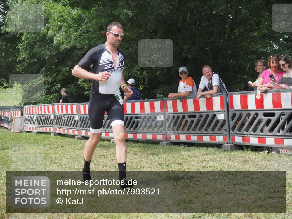 21.06.2025 - 27. Vierlanden-Triathlon KatJ http://msf.ph/oto/7993521 15.06.2025 12:34:33 Ziel 874 meine-sportfotos.de