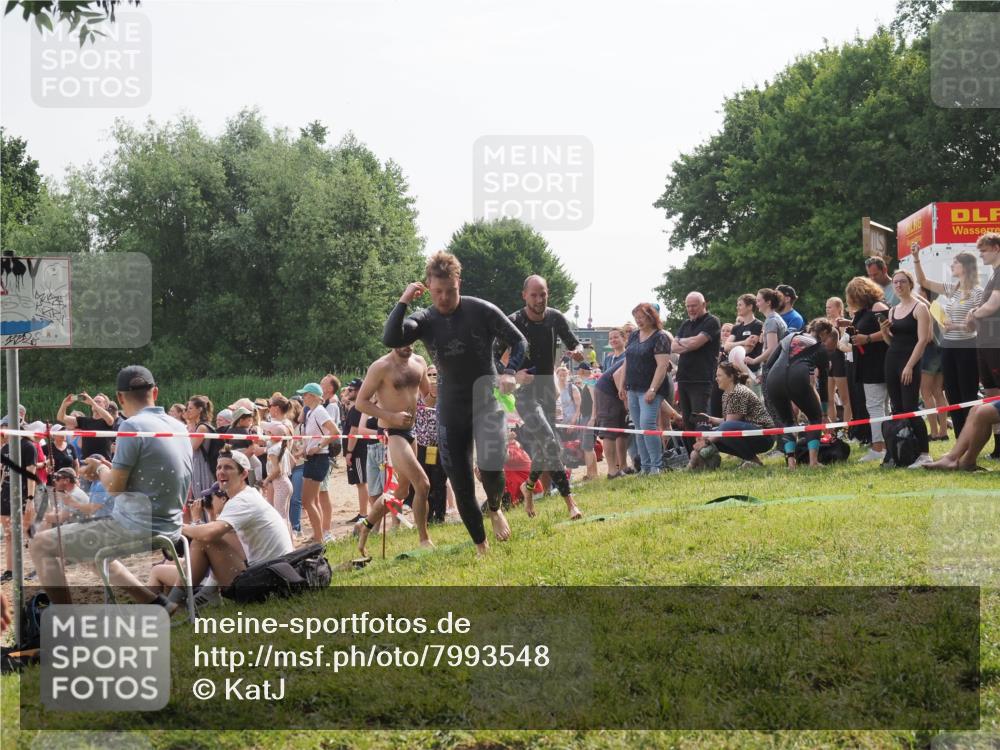 15.06.2025 - 27. Vierlanden-Triathlon KatJ http://msf.ph/oto/7993548 15.06.2025 09:54:26 Schwimmen 253, 255, 261, 302, 337, 342, 354 meine-sportfotos.de