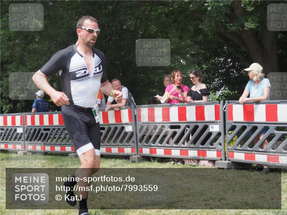 21.06.2025 - 27. Vierlanden-Triathlon KatJ http://msf.ph/oto/7993559 15.06.2025 12:34:34 Ziel 874 meine-sportfotos.de