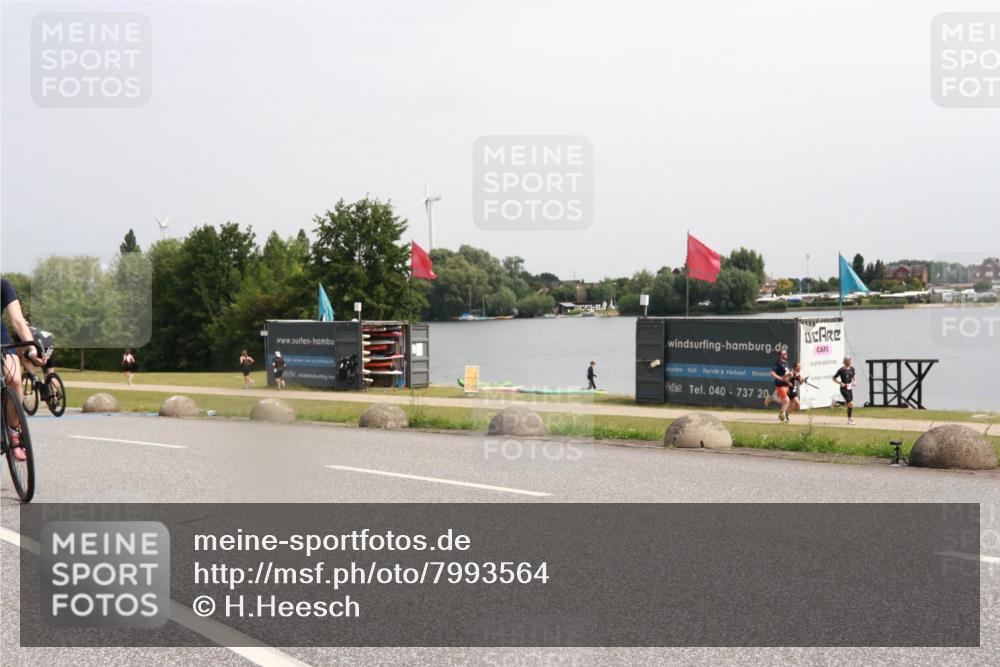 15.06.2025 - 27. Vierlanden-Triathlon H.Heesch http://msf.ph/oto/7993564 15.06.2025 11:16:28 Radfahren 45, 603, 717, 794, 805 meine-sportfotos.de