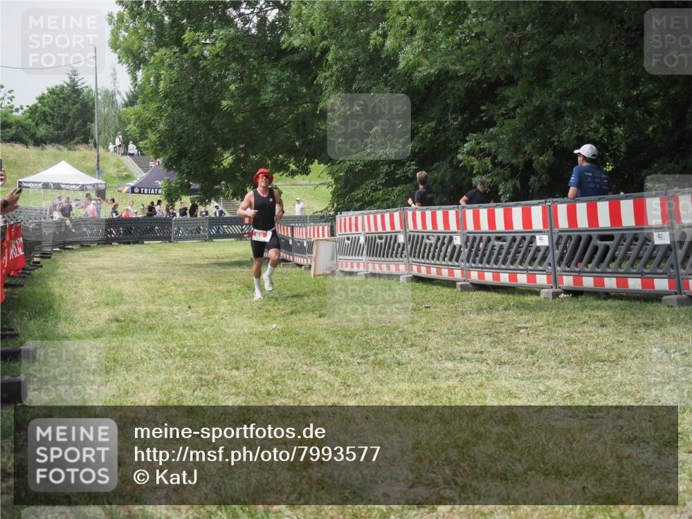 21.06.2025 - 27. Vierlanden-Triathlon KatJ http://msf.ph/oto/7993577 15.06.2025 12:35:10 Ziel 69 meine-sportfotos.de