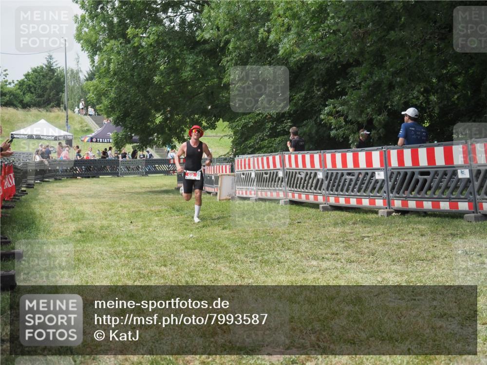 21.06.2025 - 27. Vierlanden-Triathlon KatJ http://msf.ph/oto/7993587 15.06.2025 12:35:10 Ziel 69 meine-sportfotos.de