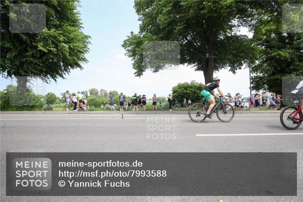 15.06.2025 - 7 Türme Triathlon Yannick Fuchs http://msf.ph/oto/7993588 15.06.2025 13:31:57 Radfahren 298, 579, 665, 784, 1087, 1167, 1169 meine-sportfotos.de