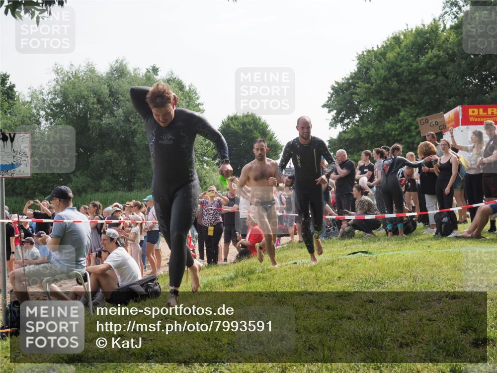 15.06.2025 - 27. Vierlanden-Triathlon KatJ http://msf.ph/oto/7993591 15.06.2025 09:54:27 Schwimmen 253, 255, 261, 302, 337, 342, 354 meine-sportfotos.de