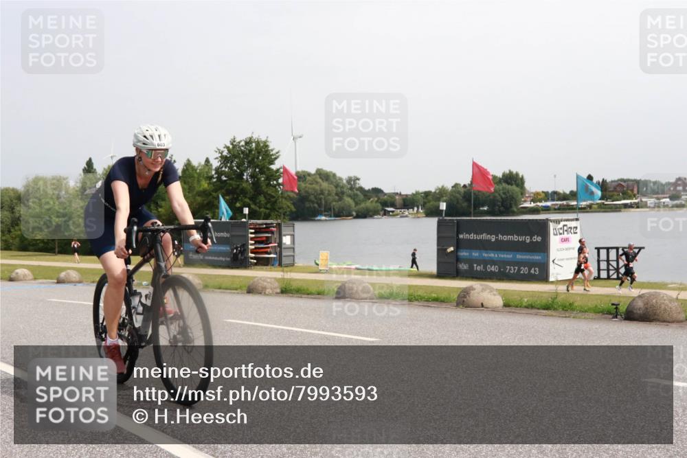 15.06.2025 - 27. Vierlanden-Triathlon H.Heesch http://msf.ph/oto/7993593 15.06.2025 11:16:29 Radfahren 45, 603, 717, 794, 805 meine-sportfotos.de