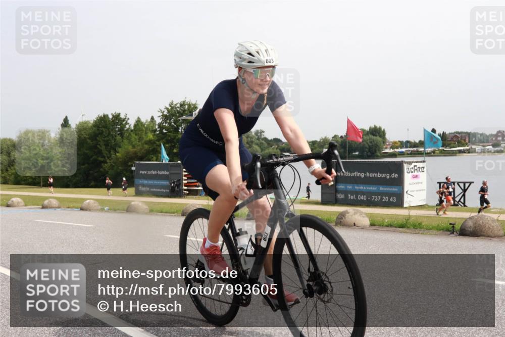 15.06.2025 - 27. Vierlanden-Triathlon H.Heesch http://msf.ph/oto/7993605 15.06.2025 11:16:29 Radfahren 45, 603, 717, 794, 805 meine-sportfotos.de