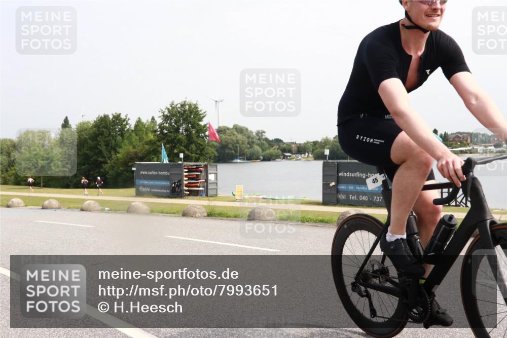15.06.2025 - 27. Vierlanden-Triathlon H.Heesch http://msf.ph/oto/7993651 15.06.2025 11:16:30 Radfahren 45, 603, 717, 805 meine-sportfotos.de