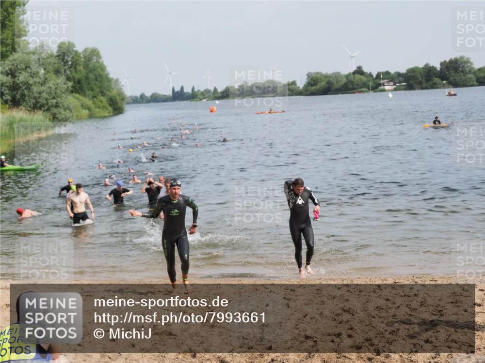 21.06.2025 - 27. Vierlanden-Triathlon MichiJ http://msf.ph/oto/7993661 15.06.2026 09:55:41 Schwimmen 272, 273, 300, 303, 548 meine-sportfotos.de