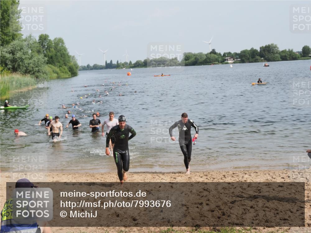 21.06.2025 - 27. Vierlanden-Triathlon MichiJ http://msf.ph/oto/7993676 15.06.2026 09:55:41 Schwimmen 272, 273, 300, 303, 548 meine-sportfotos.de