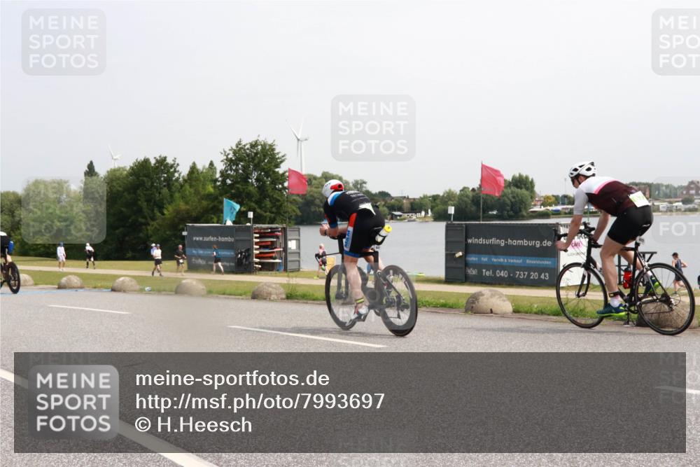15.06.2025 - 27. Vierlanden-Triathlon H.Heesch http://msf.ph/oto/7993697 15.06.2025 11:17:21 Radfahren 782 meine-sportfotos.de