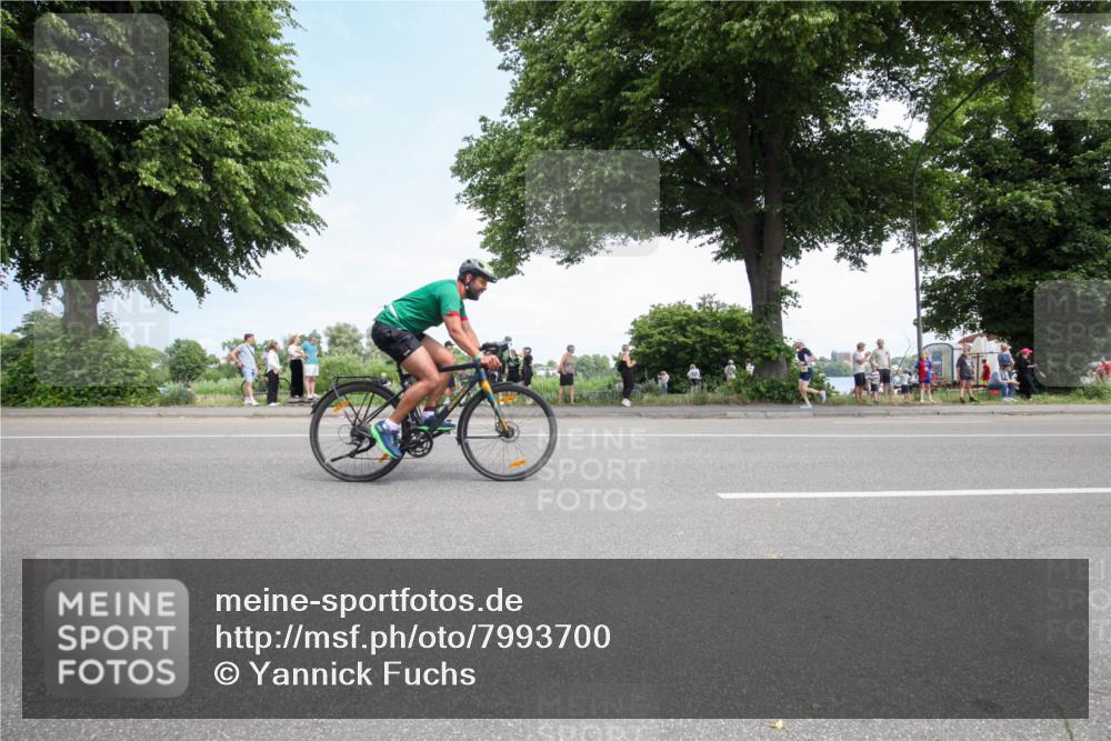 15.06.2025 - 7 Türme Triathlon Yannick Fuchs http://msf.ph/oto/7993700 15.06.2025 13:32:33 Radfahren 367, 515, 644, 727 meine-sportfotos.de