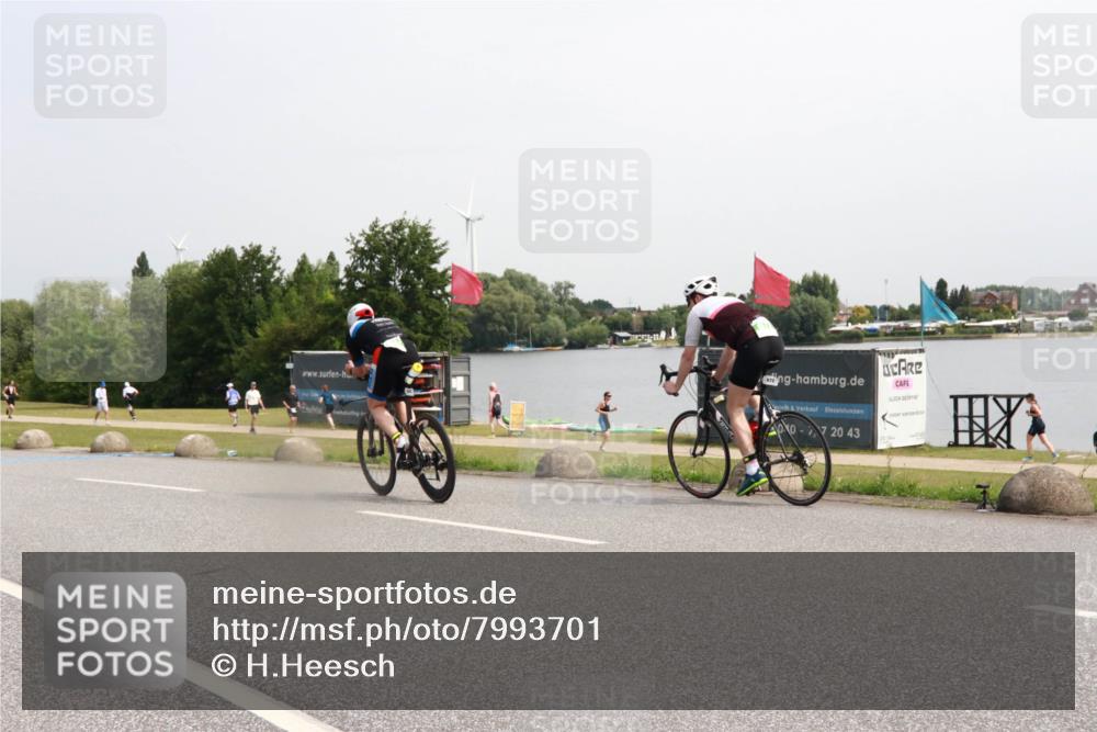 15.06.2025 - 27. Vierlanden-Triathlon H.Heesch http://msf.ph/oto/7993701 15.06.2025 11:17:21 Radfahren 782 meine-sportfotos.de
