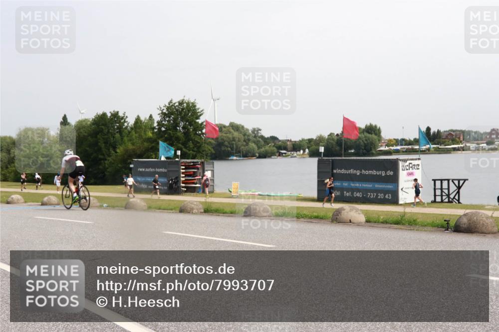 15.06.2025 - 27. Vierlanden-Triathlon H.Heesch http://msf.ph/oto/7993707 15.06.2025 11:17:23 Radfahren 672, 782, 847 meine-sportfotos.de
