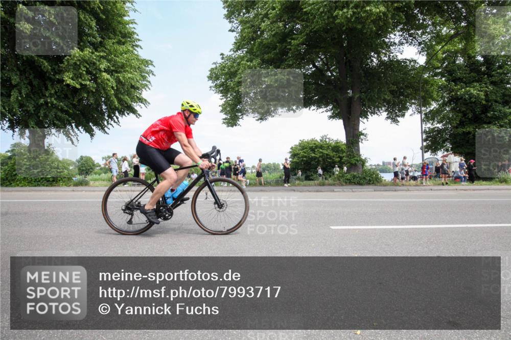 15.06.2025 - 7 Türme Triathlon Yannick Fuchs http://msf.ph/oto/7993717 15.06.2025 13:32:35 Radfahren 367, 515, 644, 1066 meine-sportfotos.de