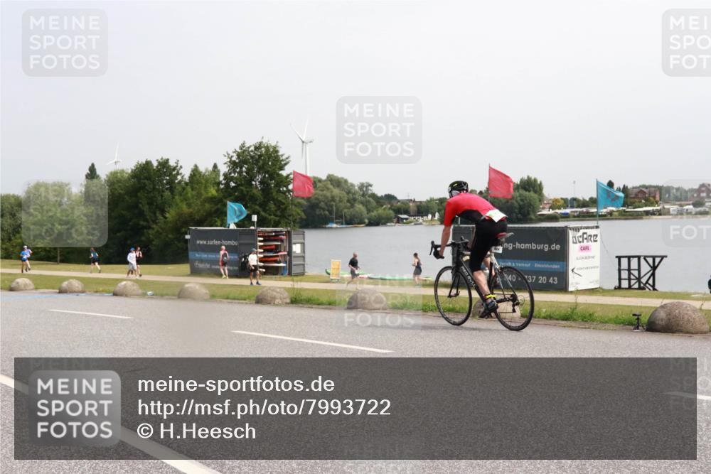 15.06.2025 - 27. Vierlanden-Triathlon H.Heesch http://msf.ph/oto/7993722 15.06.2025 11:17:26 Radfahren 672, 782, 847 meine-sportfotos.de