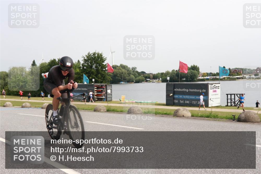 15.06.2025 - 27. Vierlanden-Triathlon H.Heesch http://msf.ph/oto/7993733 15.06.2025 11:17:43 Radfahren 13 meine-sportfotos.de