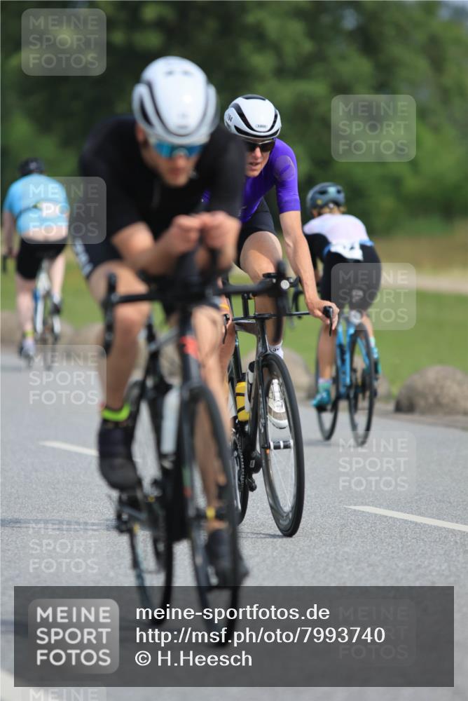 15.06.2025 - 27. Vierlanden-Triathlon H.Heesch http://msf.ph/oto/7993740 15.06.2025 10:26:44 Radfahren 12, 162, 194, 328, 445, 526, 547, 571 meine-sportfotos.de