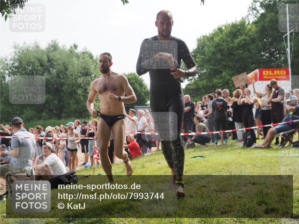15.06.2025 - 27. Vierlanden-Triathlon KatJ http://msf.ph/oto/7993744 15.06.2025 09:54:29 Schwimmen 253, 255, 261, 318, 337, 342, 354 meine-sportfotos.de
