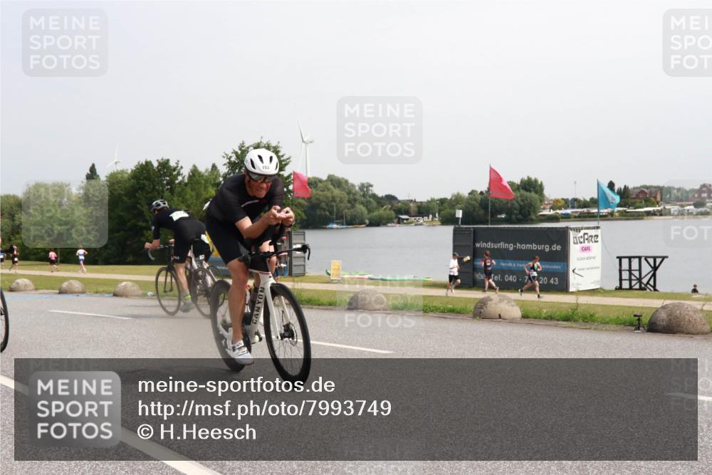 15.06.2025 - 27. Vierlanden-Triathlon H.Heesch http://msf.ph/oto/7993749 15.06.2025 11:17:48 Radfahren 13, 148, 153, 720, 947 meine-sportfotos.de