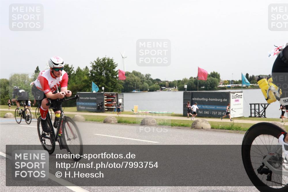 15.06.2025 - 27. Vierlanden-Triathlon H.Heesch http://msf.ph/oto/7993754 15.06.2025 11:17:49 Radfahren 148, 153, 720, 947 meine-sportfotos.de