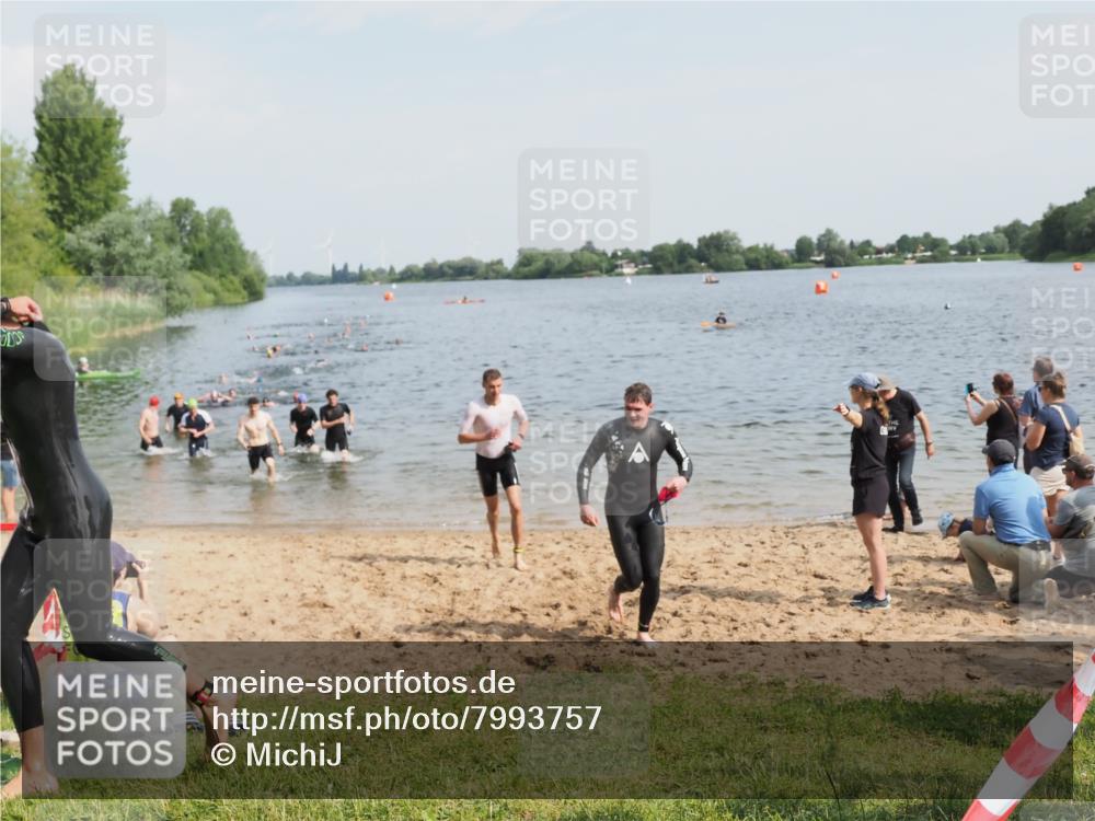 21.06.2025 - 27. Vierlanden-Triathlon MichiJ http://msf.ph/oto/7993757 15.06.2026 09:55:44 Schwimmen 273, 280, 300, 303, 331, 338 meine-sportfotos.de