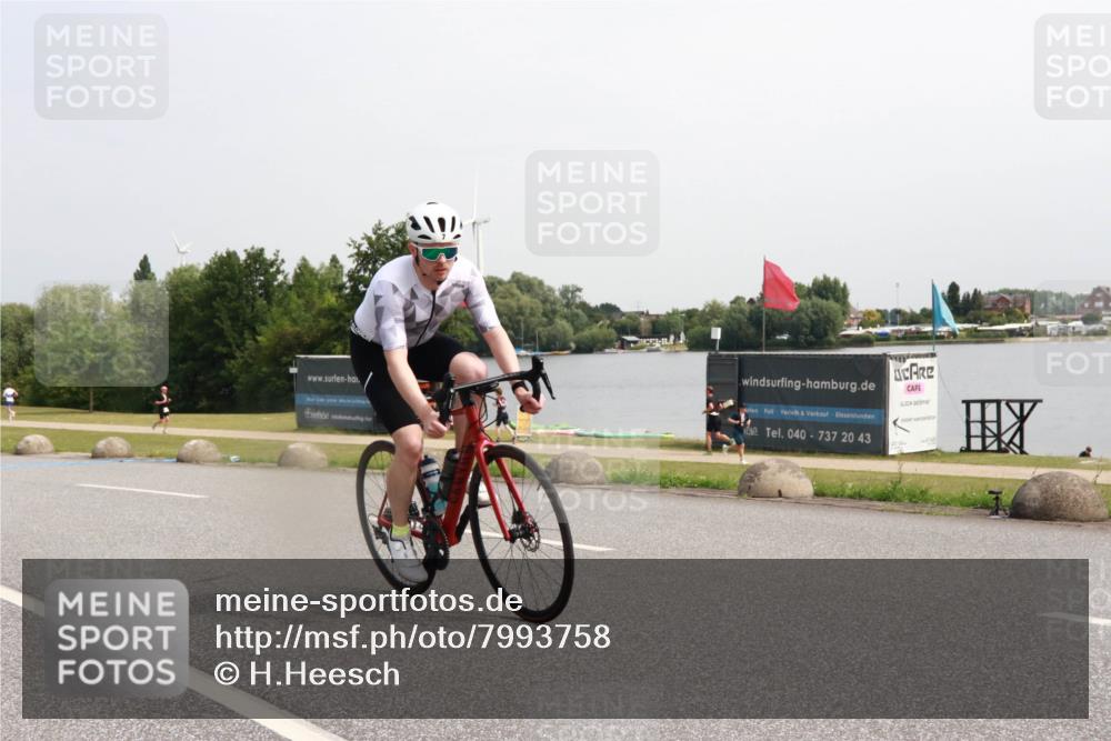 15.06.2025 - 27. Vierlanden-Triathlon H.Heesch http://msf.ph/oto/7993758 15.06.2025 11:17:52 Radfahren 7, 148, 153, 154, 720, 947 meine-sportfotos.de