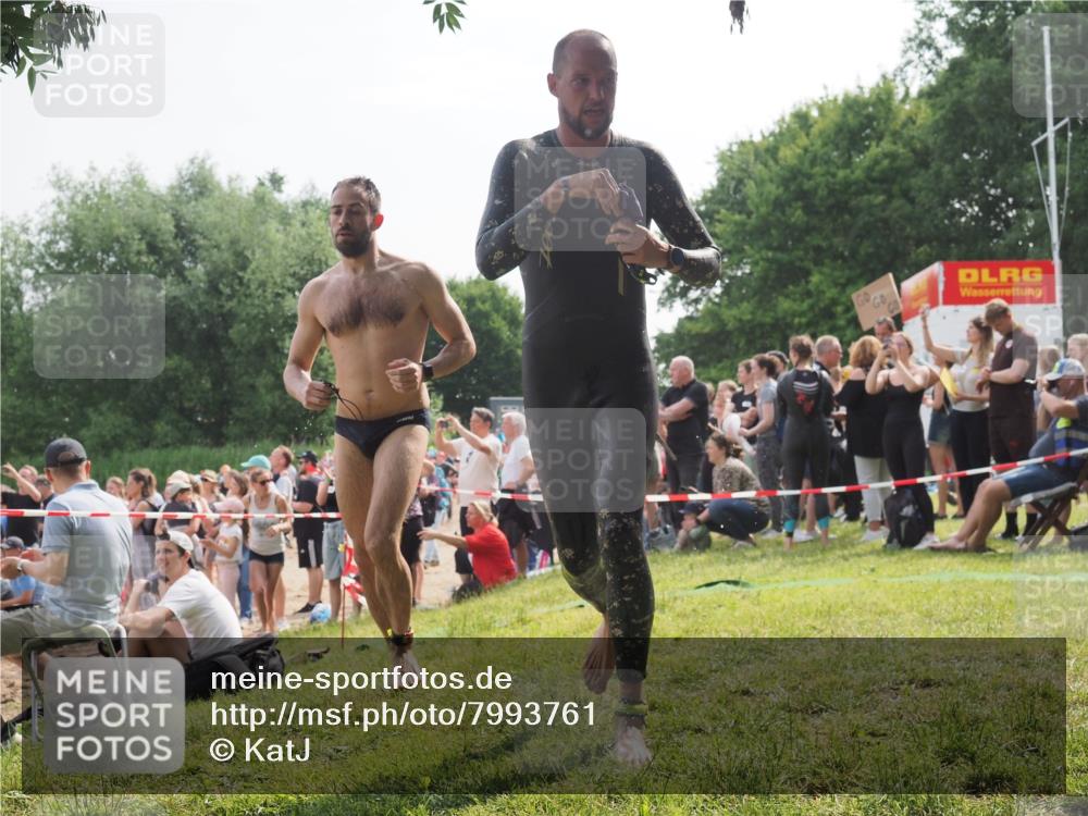 15.06.2025 - 27. Vierlanden-Triathlon KatJ http://msf.ph/oto/7993761 15.06.2025 09:54:29 Schwimmen 253, 255, 261, 318, 337, 342, 354 meine-sportfotos.de