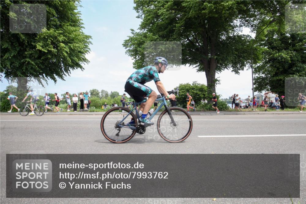 15.06.2025 - 7 Türme Triathlon Yannick Fuchs http://msf.ph/oto/7993762 15.06.2025 13:32:50 Radfahren 361, 398, 1069, 1102 meine-sportfotos.de