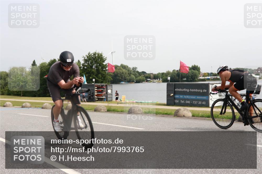 15.06.2025 - 27. Vierlanden-Triathlon H.Heesch http://msf.ph/oto/7993765 15.06.2025 11:17:54 Radfahren 7, 148, 153, 154, 720, 947 meine-sportfotos.de