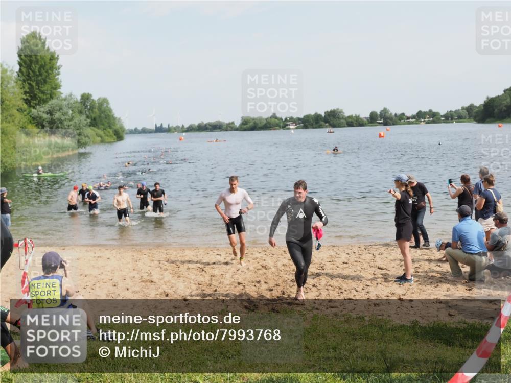 21.06.2025 - 27. Vierlanden-Triathlon MichiJ http://msf.ph/oto/7993768 15.06.2026 09:55:45 Schwimmen 273, 280, 283, 300, 303, 322, 331, 338 meine-sportfotos.de