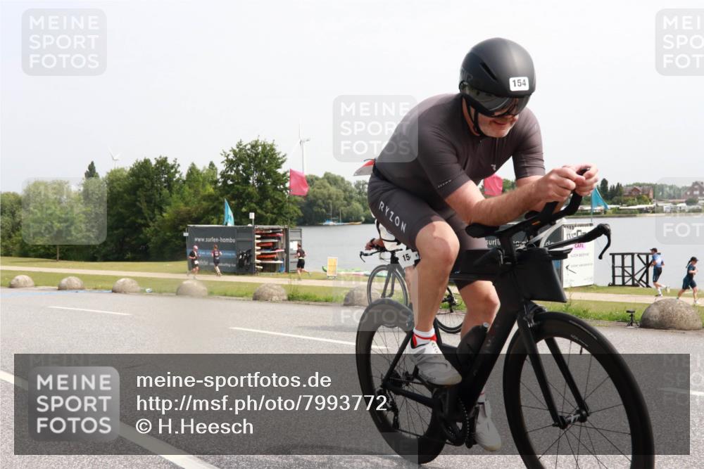 15.06.2025 - 27. Vierlanden-Triathlon H.Heesch http://msf.ph/oto/7993772 15.06.2025 11:17:55 Radfahren 7, 148, 154, 199, 720, 830, 947 meine-sportfotos.de