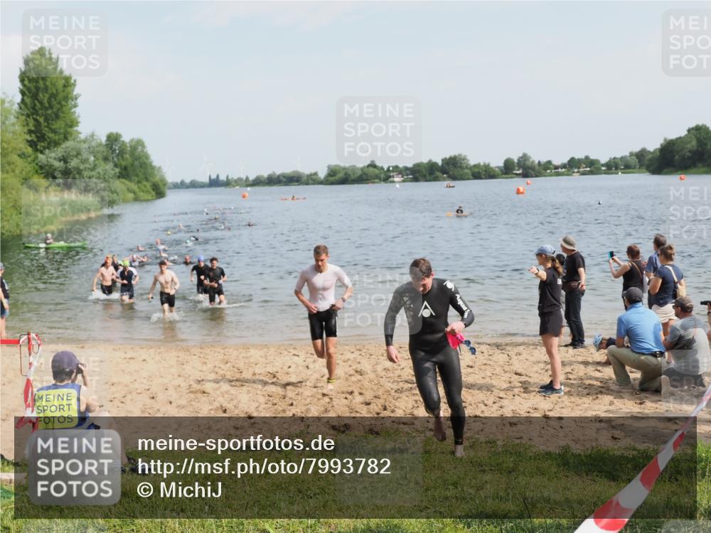 21.06.2025 - 27. Vierlanden-Triathlon MichiJ http://msf.ph/oto/7993782 15.06.2026 09:55:45 Schwimmen 273, 280, 283, 300, 303, 322, 331, 338 meine-sportfotos.de