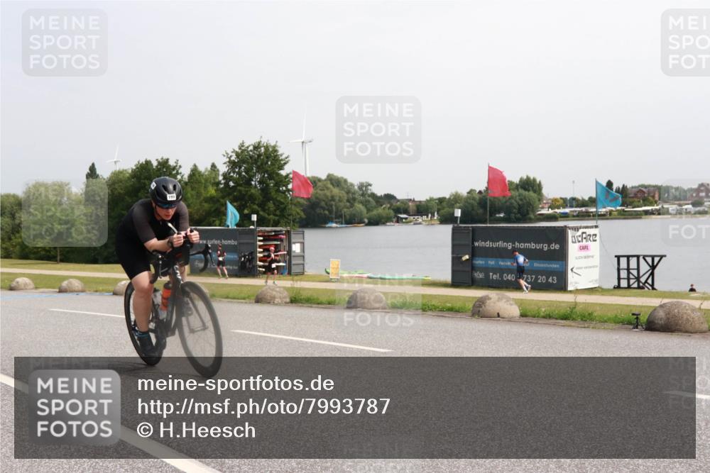 15.06.2025 - 27. Vierlanden-Triathlon H.Heesch http://msf.ph/oto/7993787 15.06.2025 11:17:57 Radfahren 7, 154, 199, 830 meine-sportfotos.de