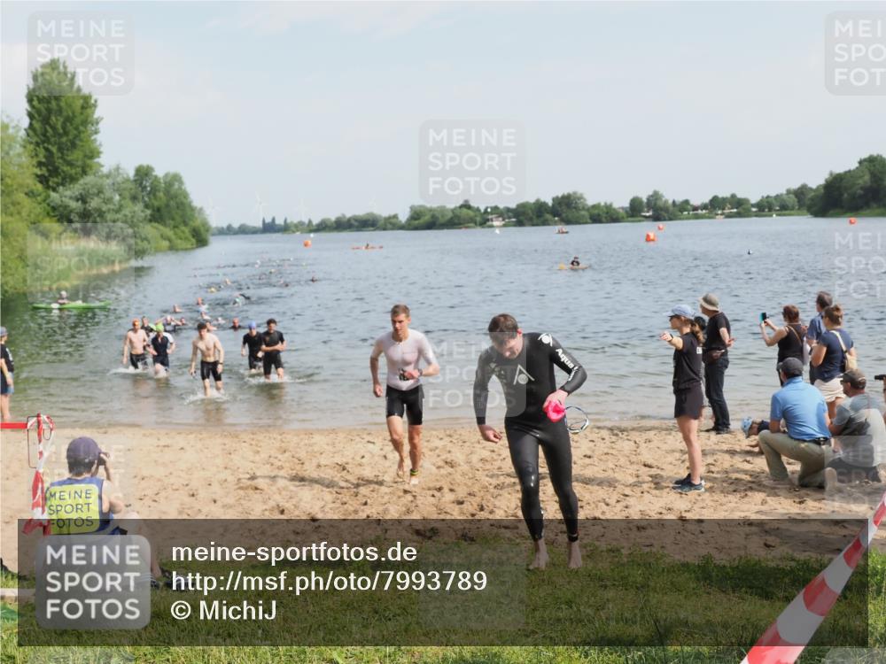 21.06.2025 - 27. Vierlanden-Triathlon MichiJ http://msf.ph/oto/7993789 15.06.2026 09:55:45 Schwimmen 273, 280, 283, 300, 303, 322, 331, 338 meine-sportfotos.de