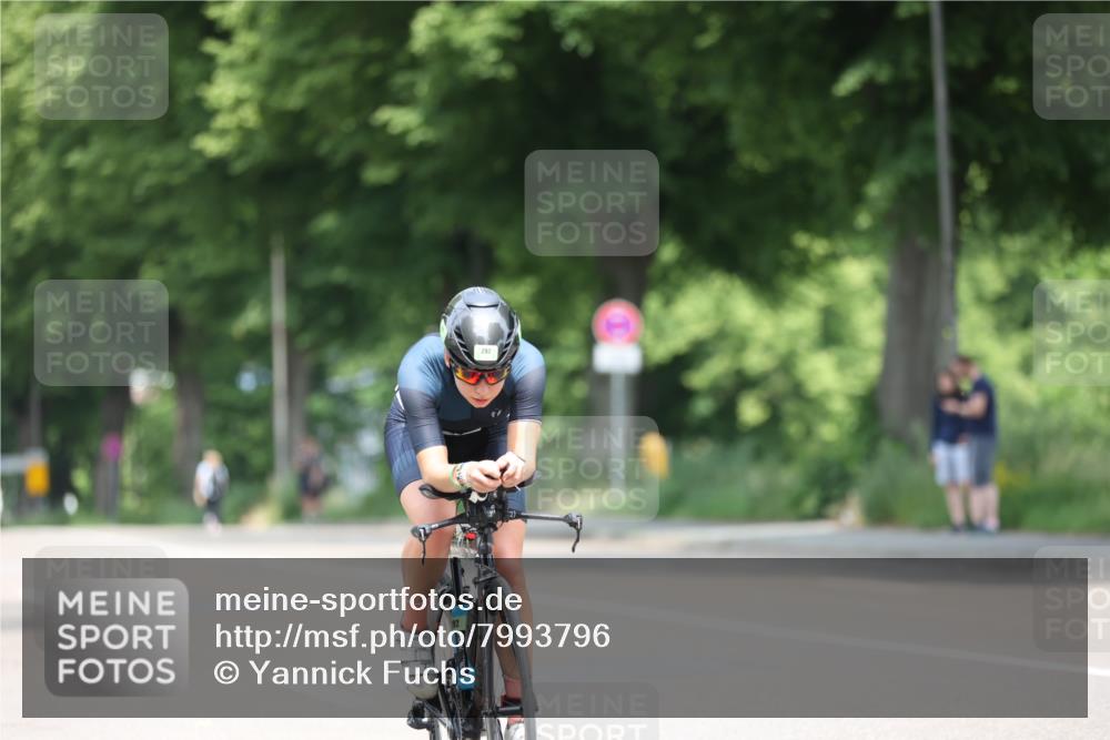 15.06.2025 - 7 Türme Triathlon Yannick Fuchs http://msf.ph/oto/7993796 15.06.2025 12:07:52 Radfahren 280, 285, 292, 295, 333 meine-sportfotos.de
