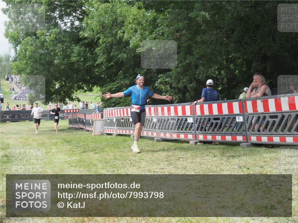21.06.2025 - 27. Vierlanden-Triathlon KatJ http://msf.ph/oto/7993798 15.06.2025 12:41:28 Ziel 20, 27 meine-sportfotos.de