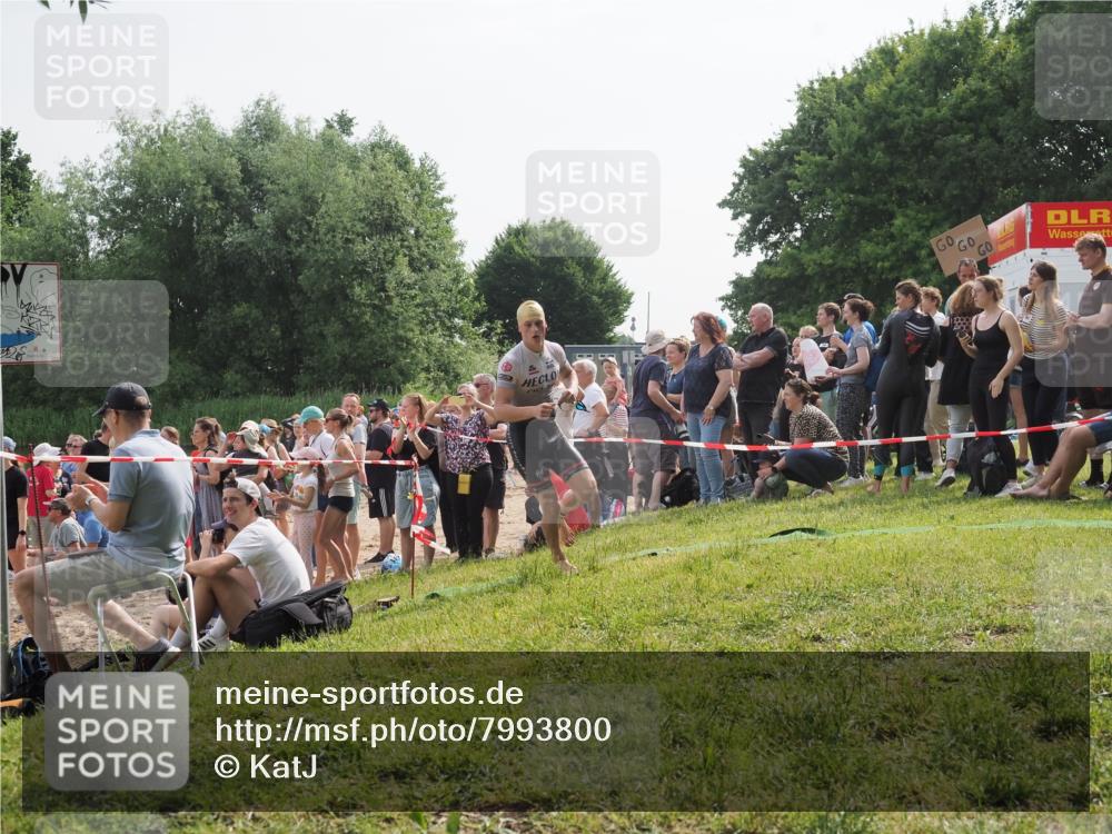 15.06.2025 - 27. Vierlanden-Triathlon KatJ http://msf.ph/oto/7993800 15.06.2025 09:54:31 Schwimmen 253, 255, 261, 318, 342, 354 meine-sportfotos.de