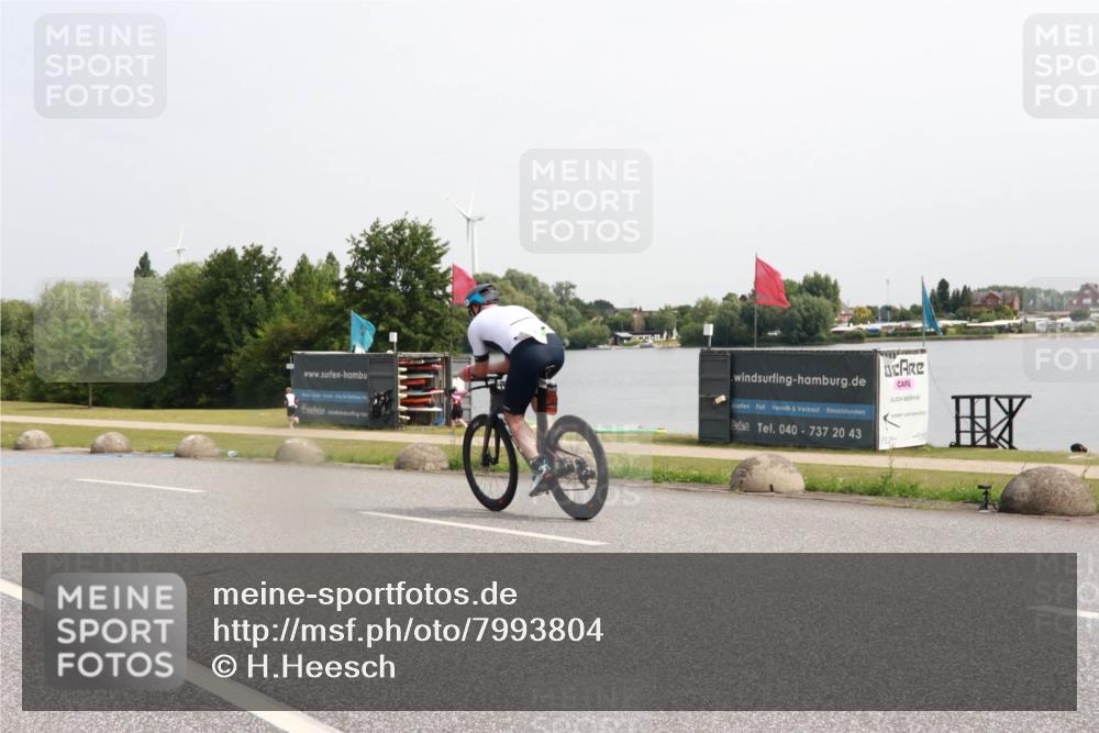 15.06.2025 - 27. Vierlanden-Triathlon H.Heesch http://msf.ph/oto/7993804 15.06.2025 11:18:15 Radfahren 829, 845 meine-sportfotos.de