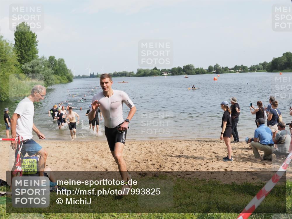 21.06.2025 - 27. Vierlanden-Triathlon MichiJ http://msf.ph/oto/7993825 15.06.2026 09:55:47 Schwimmen 273, 280, 283, 300, 303, 308, 322, 331, 338 meine-sportfotos.de