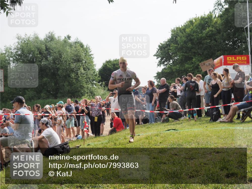 15.06.2025 - 27. Vierlanden-Triathlon KatJ http://msf.ph/oto/7993863 15.06.2025 09:54:32 Schwimmen 253, 255, 261, 318, 342, 354 meine-sportfotos.de